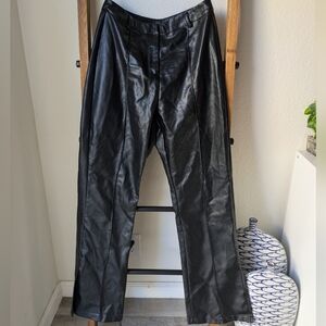 Boohoo Women's Black Faux Leather Trousers - Size 8